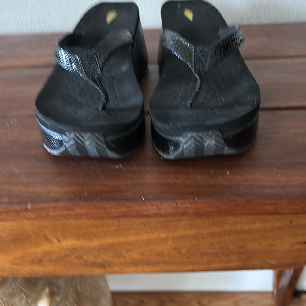 Volatile black platform flip flops - Picture 5 of 6